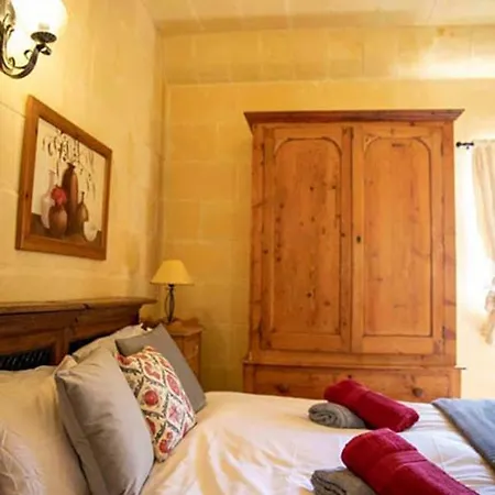 Ta' Gezeppina Farmhouse Villa